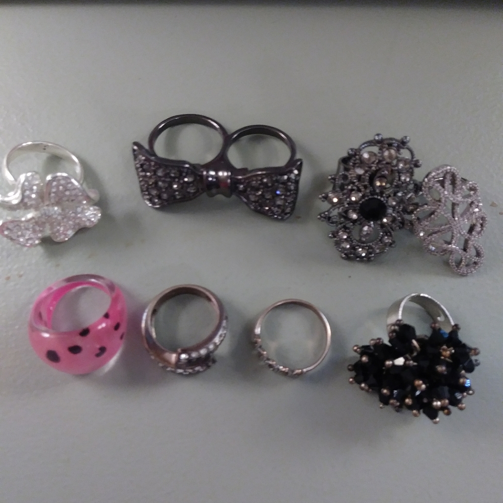 Assorted rings - Picture 2 of 11